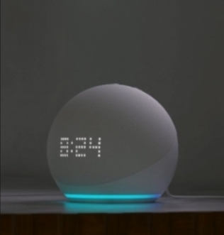 Echo Dot 5 com relógio 